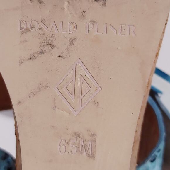 Donald J Pliner Oltina Buckled Wedge Thong Sandals Snake Print Blue Womens 6.5M - Picture 6 of 7